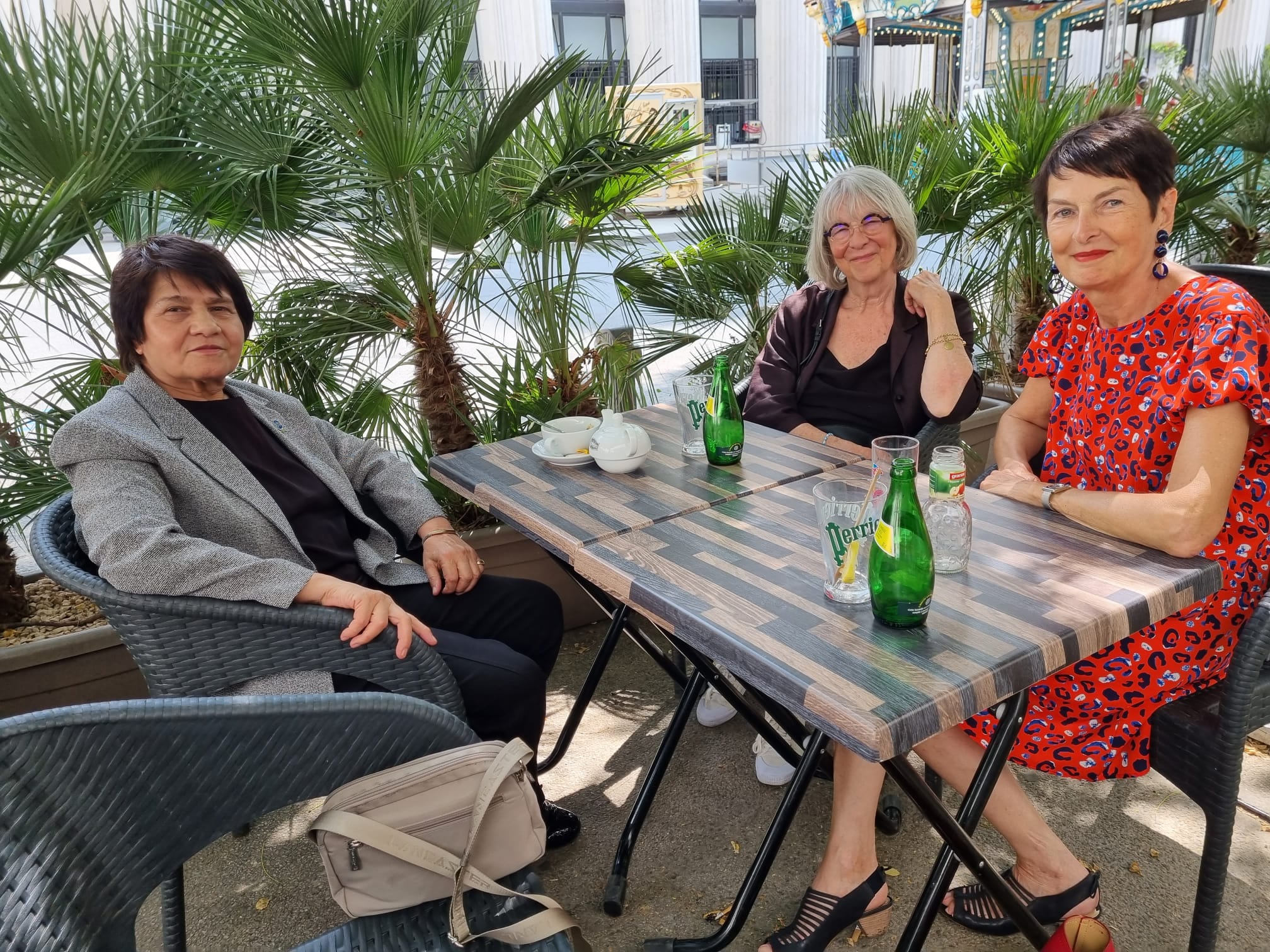 Villeurbanne le 28.06.23 avec Pascale Crozon, ancienne deputée et Thérèse Rabatel présidente de Femmes Cinéma Egalité de Lyon qui nous avaient invitées à une projection-conférence en 2022.